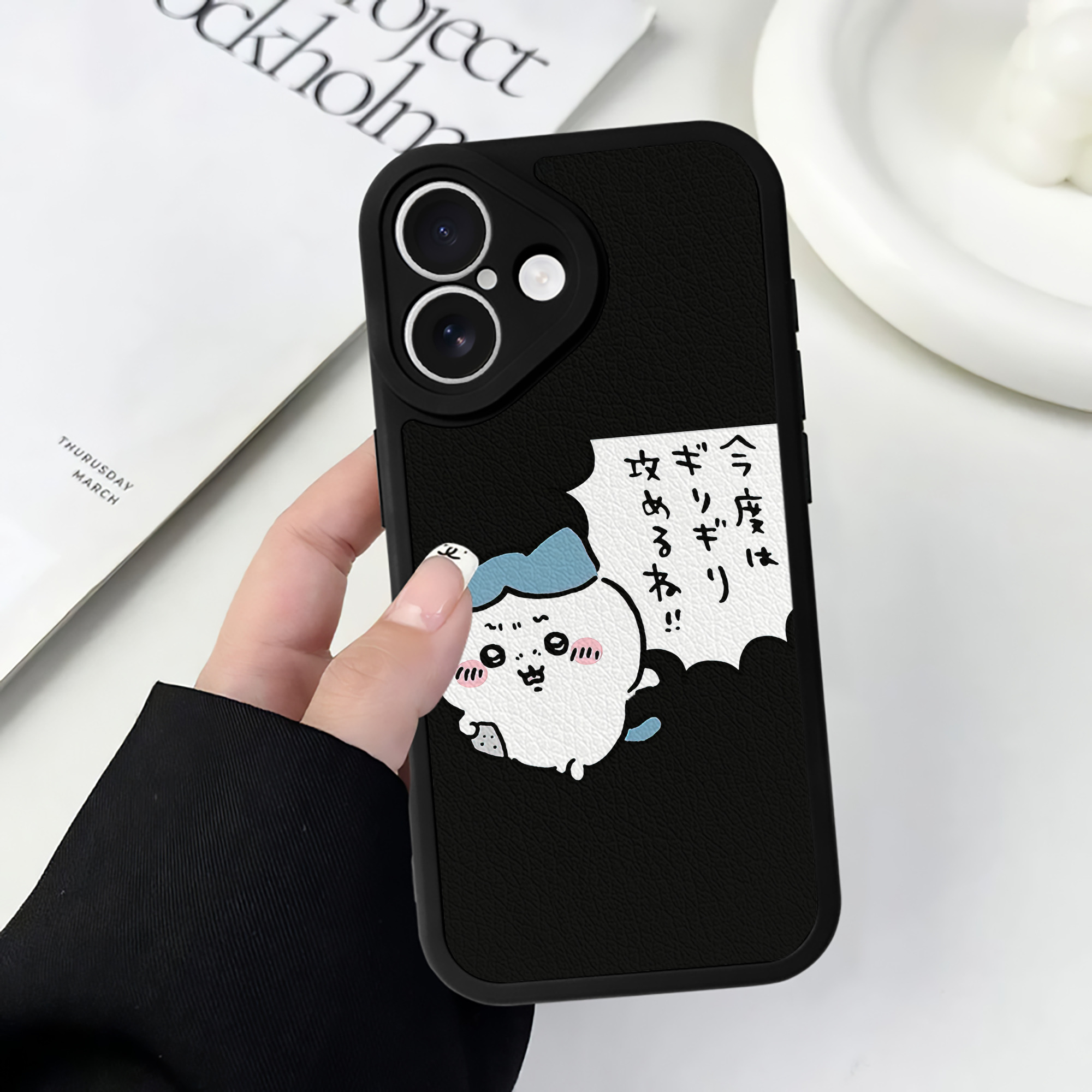 （画像用） ちいかわ ハチワレ Chii-kawa hachiware 【iPhone 16シリーズ対応】シリコンスマホケース（レザー調） 材質：シリコン